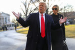 Президент США Дональд Трамп и его супруга Меланья Трамп покидают Белый дом, 20&nbsp;января 2021&nbsp;года