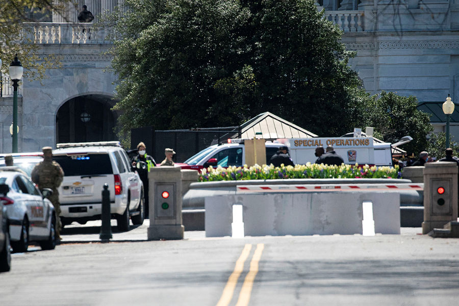 Сотрудники полиции около&nbsp;Капитолия в&nbsp;Вашингтоне, 2&nbsp;апреля 2021&nbsp;года