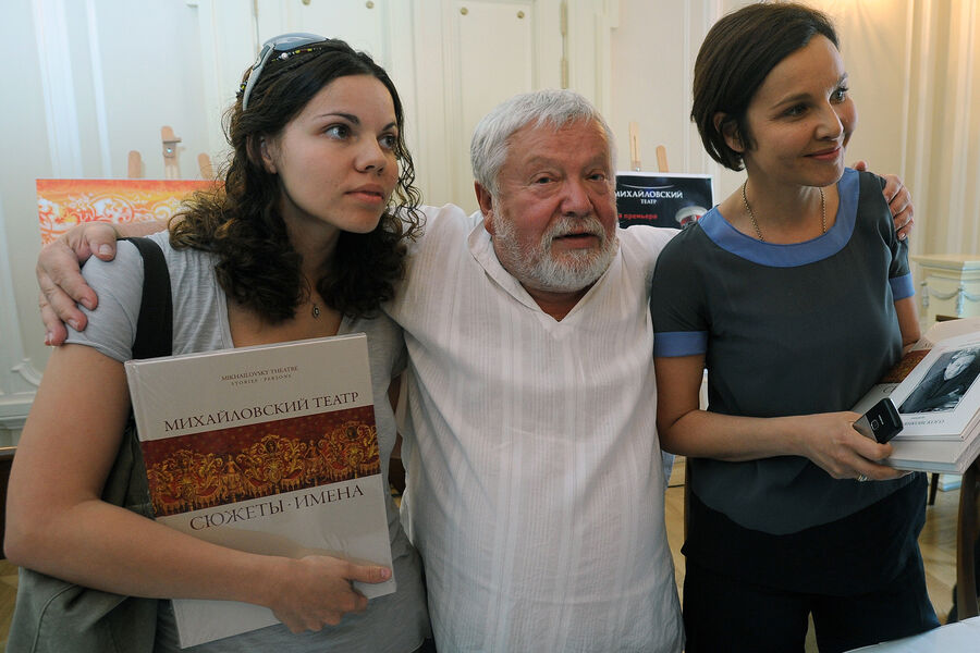 Режиссер Сергей Соловьев и актриса Татьяна Друбич с&nbsp;дочерью Анной Соловьевой (слева) на&nbsp;пресс-показе фильма «Анна Каренина» в&nbsp;Михайловском театре, Санкт-Петербург, 2009&nbsp;год