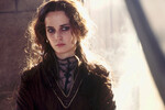 <b>«Царство небесное» (2005)</b>
<br><br>
Успех «Мечтателей» принес Еве Грин мировую славу и следующую большую роль — в картине Ридли Скотта о времени, когда Иерусалимом правили крестоносцы. Актрисе, прошедшей шесть проб и получившей работу за неделю до начала съемок, досталась роль королевы Сибиллы Иерусалимской.
<br><br>
В картине о событиях на Святой земле XII века Ева Грин сыграла сестру прокаженного короля Балдуина IV, которому по причине болезни не суждено было иметь детей. Ее партнером по фильму стал Орландо Блум — он исполнил роль крестоносца Балиана II Ибелина, любовника несчастной в браке Сибиллы. Полагаться на историческую достоверность при просмотре этой киноленты не стоит. В реальности королева Сибилла, занявшая трон после смерти брата, а затем и сына, была преданна мужу, крестоносцу Ги Лузиньянскому, и умерла в 30 лет – в 1190 году – во время осады Акры из-за разразившейся эпидемии.
