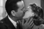 <b>«Касабланка» (1942): Ингрид Бергман и Хамфри Богарт</b>
<br><br>
Одна из самых романтичных сцен в мировом кинематографе. «Поцелуй меня… Поцелуй меня, как будто в последний раз», — говорит Ильза своему возлюбленному Рику, пока немцы подходят к Парижу. Это будет предпоследний раз — любовь вновь вспыхнет на мгновение, когда Ильза встретит Рика в Касабланке, спасая мужа от нацистов. Но тот раз точно будет последним.
