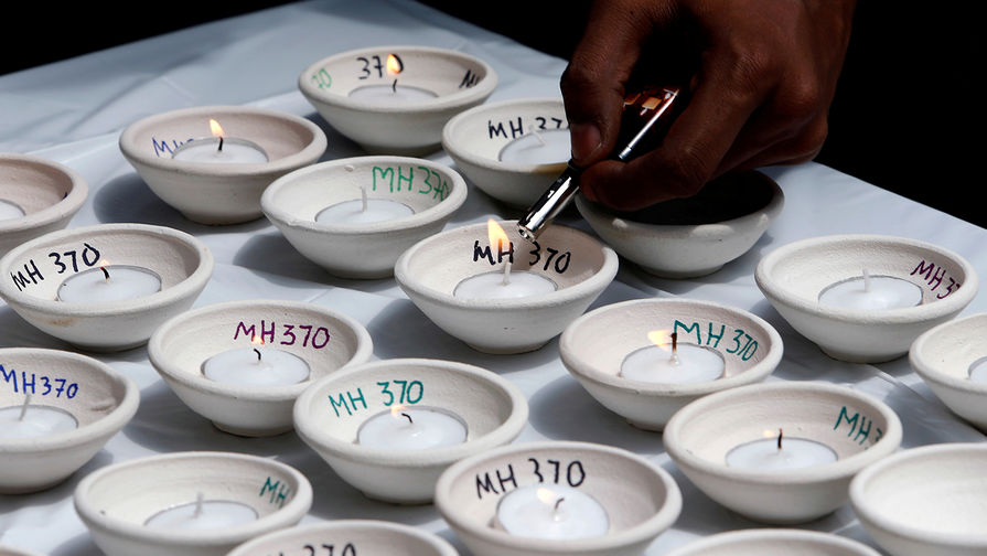 Свечи в&nbsp;Куала-Лумпуре в&nbsp;четвертую годовщину исчезновения Boeing-777 авиакомпании Malaysia Airlines рейса MH370, 3 марта 2018 года