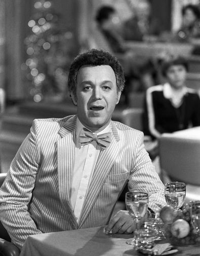 1980 год. Иосиф Кобзон во время съемок новогодней телепередачи &laquo;Голубой огонек&raquo;. 