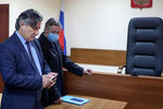 Михаил Ефремов и его адвокат Эльман Пашаев в Пресненском суде Москвы в день оглашения приговора по делу о смертельном ДТП, 8 сентября 2020 года