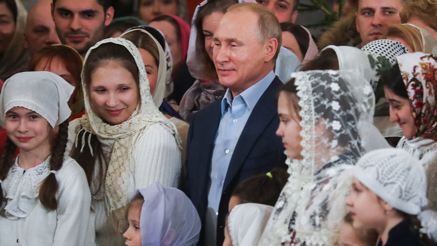 Президент России Владимир Путин во время Рождественского богослужения в&nbsp;Спасо-Преображенском соборе в&nbsp;Санкт-Петербурге, 7 января 2019 года