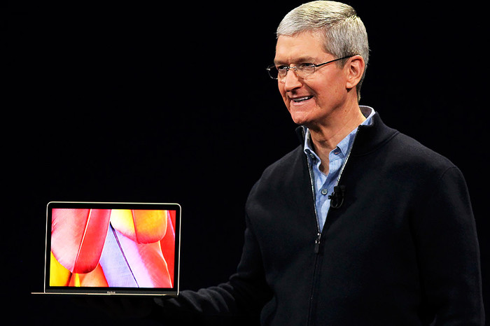 Тим Кук во время презентации Apple