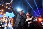 Генеральный директор телеканала «Пятница!» Николай Картозия и телеведущая Регина Тодоренко, ставшие лауреатами российской телевизионной премии «ТЭФИ - 2019» в номинации «Дневной эфир», после церемонии вручения премии в Московском театре мюзикла