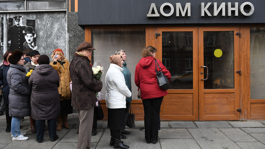 Перед церемонией прощания с режиссером Георгием Данелией в Доме кино, 9 апреля 2019 года