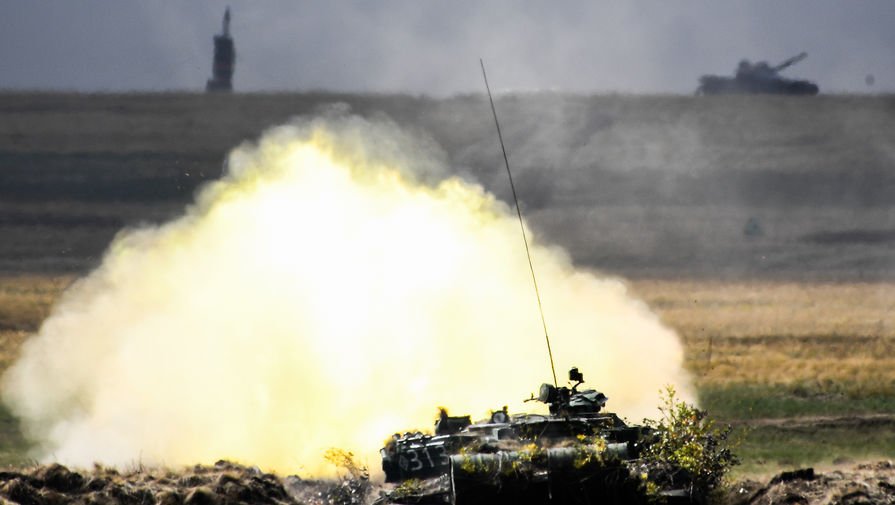 Танк Т-72Б3 во время основного этапа стратегического командно-штабного учения &laquo;Центр-2019&raquo; на&nbsp;полигоне &laquo;Донгуз&raquo;, 20 сентября 2019 года