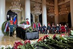 Дочь первого президента СССР Михаила Горбачева Ирина Горбачева-Вирганская (в центре) и его внучки на церемонии прощания в Колонном зале Дома союзов, 3 сентября 2022 года