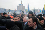 Джон Маккейн на Майдане, декабрь 2013 года