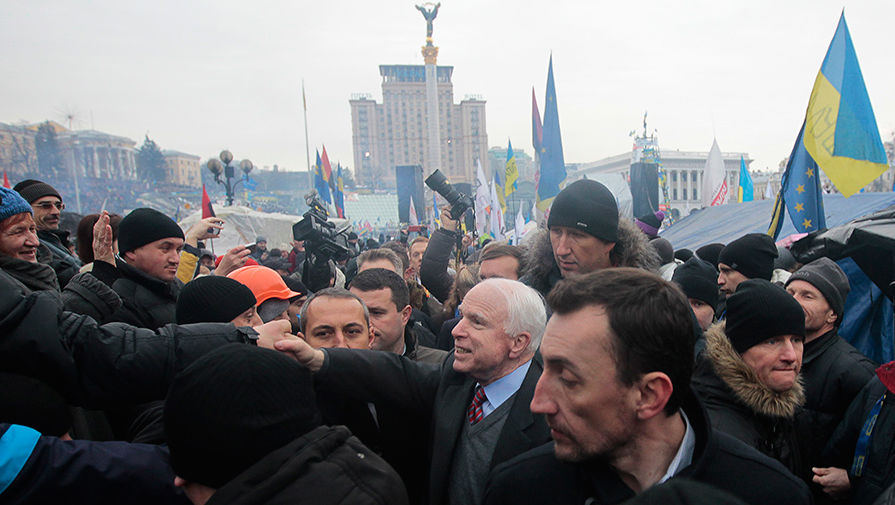 Джон Маккейн на Майдане, декабрь 2013 года