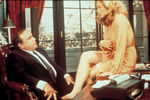 <b>«Война супругов Роуз» (1989)</b>
<br>Актер не только срежиссировал «Войну супругов Роуз», но и исполнил в нем одну из ролей. Фильм стал третьим совместным проектом «трио» Дугласа, Тернер и Де Вито (после «Романа с камнем» и «Жемчужины Нила»)