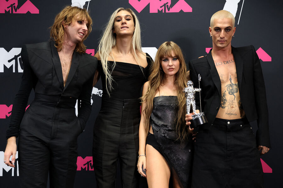 Рок-группа Maneskin с&nbsp;наградой за&nbsp;лучшее рок-видео на&nbsp;церемонии вручения наград MTV Video Music Awards 2023, 13&nbsp;сентября 2023&nbsp;года 