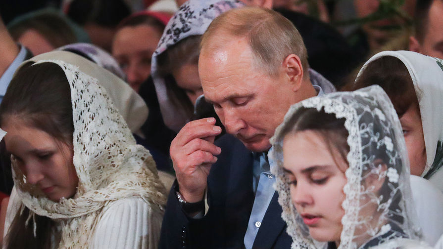 Президент России Владимир Путин во время Рождественского богослужения в&nbsp;Спасо-Преображенском соборе в&nbsp;Санкт-Петербурге, 7 января 2019 года