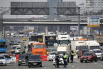 Машины на блокпосту на Ленинградском шоссе на въезде в Москву, 13 апреля 2020 года