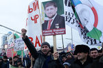 Участники митинга «В единстве наша сила» в поддержку главы Чечни Рамзана Кадырова на площади перед мечетью имени Ахмата Кадырова в Грозном