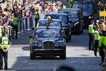 <b>Карл III — Bentley Mulliner</b>
<br>
Покойная английская королева Елизавета II держала в своем гараже сразу два лимузина Bentley Mulliner. Оба автомобиля были подарены монаршей особе в 2002 году в честь 50-летия ее правления. Сейчас на одном из них передвигается ее сын и король Великобритании Карл III.