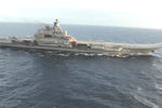 Тяжелый авианесущий крейсер «Адмирал Флота Советского Союза Кузнецов» у берегов Сирии в Средиземном море. Крейсер «Адмирал Кузнецов» и СКР «Адмирал Григорович» впервые задействованы в операции в Сирии