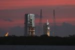Каждый запуск ракеты Delta IV стоит $375 млн, на околоземную орбиту она способна выводить 29 тонн полезного груза, на геостационарную (36 тыс. км) — более 14 тонн