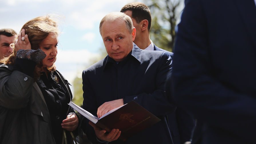 Президент России Владимир Путин на&nbsp;церемонии открытия памятного креста в&nbsp;честь убитого князя Сергея Александровича
в&nbsp;Кремле, 4&nbsp;мая 2017&nbsp;года