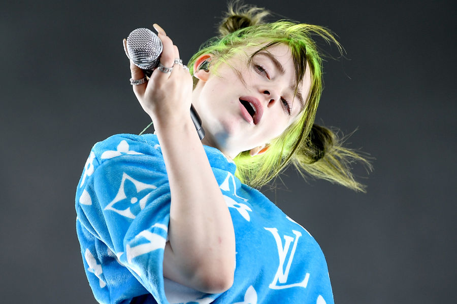 Билли Айлиш выступает на&nbsp;сцене фестиваля Lollapalooza в&nbsp;Берлине, 2019&nbsp;год