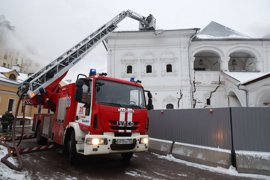 Тушение пожара в&nbsp;усадьбе Лопухиных в&nbsp;Малом Знаменском переулке в&nbsp;Москве, 10&nbsp;декабря 2022&nbsp;года