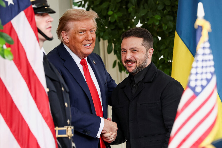 Президент США Дональд Трамп и президент Украины Владимир Зеленский во время встречи, 18&nbsp;августа 2025&nbsp;года
