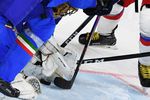 Игровой момент в матче группового этапа чемпионата мира по хоккею 2017 между сборными командами Италии и России.