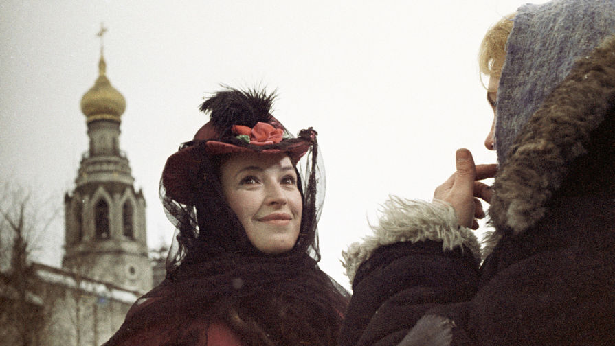 Актриса Клара Лучко в роли знатной дамы в фильме «Дядюшкин сон», 1966 год