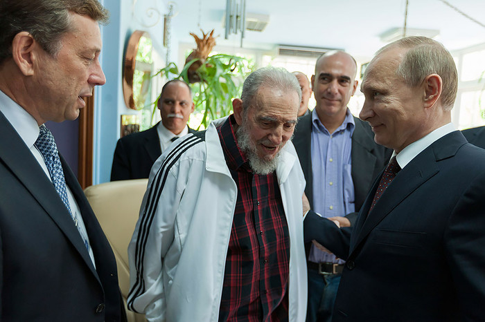 Бывший президент Кубы Фидель Кастро и президент РФ Владимир Путин во время встречи в Гаване