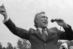 Николай Сличенко исполняет романсы на стихи А. С. Пушкина на праздновании 181-ой годовщины со дня рождения поэта, 1980 год