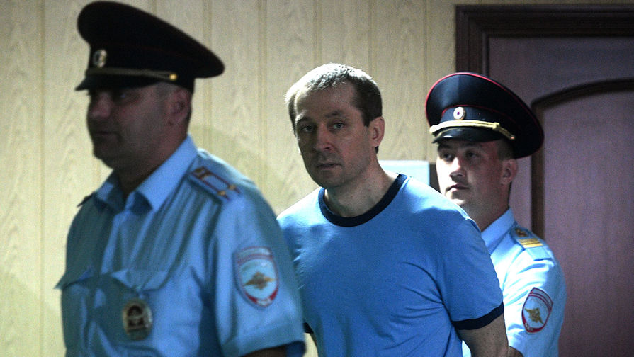 Экс-сотрудник антикоррупционного главка МВД РФ (ГУЭБиПК), полковник Дмитрий Захарченко, обвиняемый по&nbsp;делу о&nbsp;взятках и воспрепятствовании правосудию, в&nbsp;Пресненском суде Москвы, 10 июня 2019 года