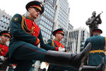 Церемония открытия памятника Михаилу Калашникову в центре Москвы, 19 сентября 2017 года