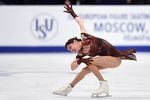 Евгения Медведева (Россия) выступает в произвольной программе женского одиночного катания на чемпионате Европы по фигурному катанию в Москве. Григорий Сысоев / РИА Новости