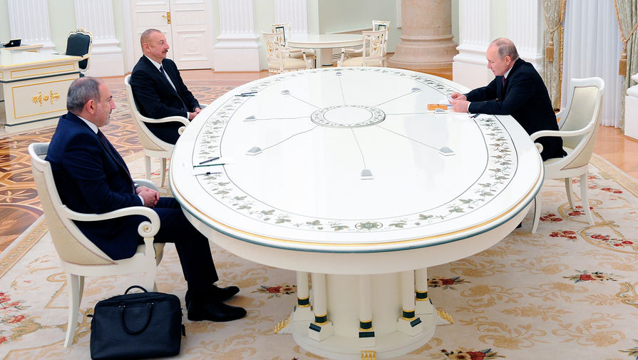 Премьер-министр Армении Никол Пашинян, президент Азербайджана Ильхам Алиев и президент России Владимир Путин во время трехсторонних переговоров по&nbsp;поводу ситуации в&nbsp;Нагорном Карабахе, 11&nbsp;января 2021&nbsp;года