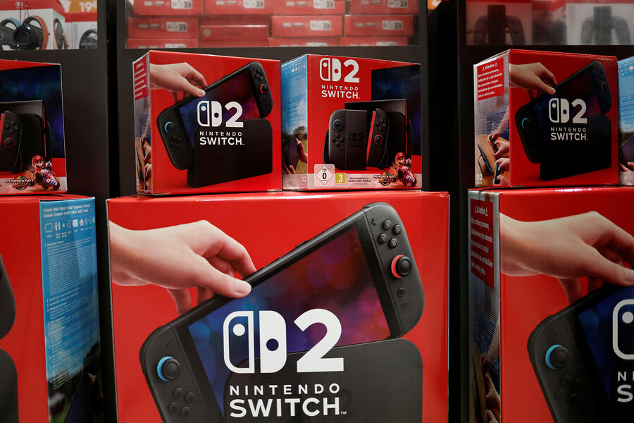 Коробки с&nbsp;игровой консолью Nintendo Switch 2&nbsp;в&nbsp;день старта продаж в&nbsp;Париже