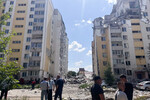 Последствия взрыва бытового газа в подъезде 10-этажного жилого дома в Саратове, 25 июля 2025 года