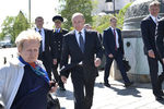 Композитор Александра Пахмутова и президент России Владимир Путин после церемонии инаугурации на Соборной площади Кремля, май 2018 года