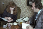 Алла Пугачева и поэт Илья Резник обсуждают текст новой песни, 1985 год