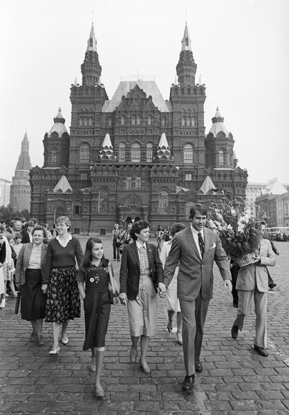 Американская школьница Саманта Смит с&nbsp;родителями на&nbsp;Красной площади, 09&nbsp;июля 1983&nbsp;года