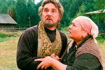 Сергей Маковецкий и Нина Усатова в фильме «Поп» (2009)