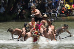 Состязание в&nbsp;рамках праздника драконьих лодок в&nbsp;провинции Чжэцзян, 30&nbsp;мая 2017&nbsp;года