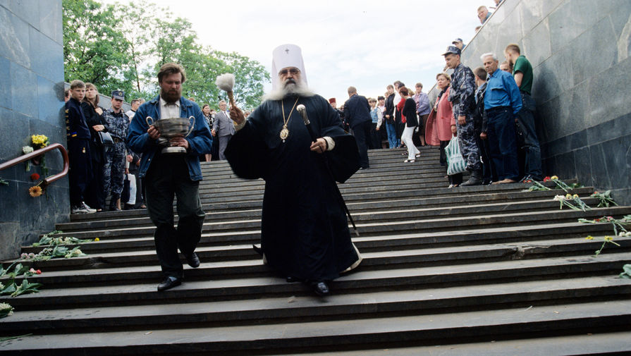 Митрополит Минский и Белорусский Филарет отслужил молебен о&nbsp;погибших на&nbsp;месте трагедии в&nbsp;подземном переходе, у&nbsp;станции метро &laquo;Немига&raquo;, 1 июня 1999 года