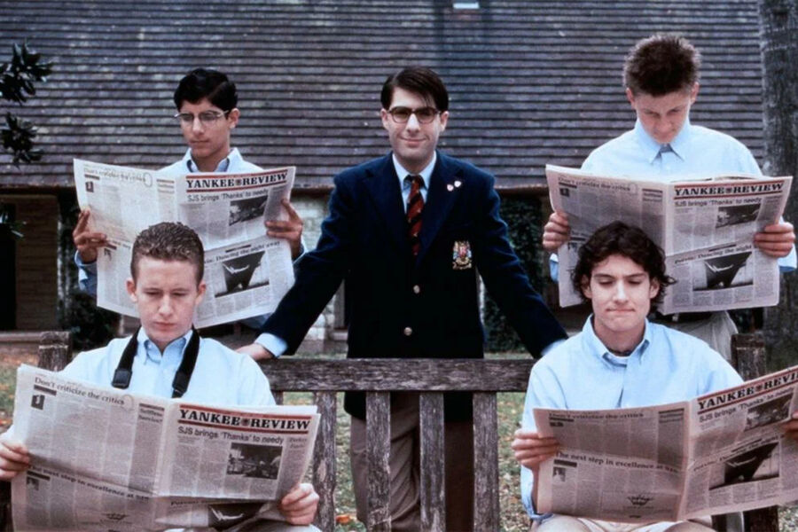 <b>«Академия Рашмор» (1998)</b><br>
Картина рассказывает о&nbsp;подростке Максе (дебютная роль Джейсона Шварцмана), который не справляется с&nbsp;учебным планом из-за активной внеклассной деятельности &mdash; и рискует быть отчисленным. <br>
В&nbsp;«Академии Рашмор» Андерсон впервые снял Билла Мюррея, который стал завсегдатаем его фильмов. Он сыграл промышленника Хермана Блюма, который заводит с&nbsp;Максом дружеские отношения &mdash; а затем становится его соперником за&nbsp;сердце девушки.
