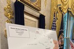 Карта напротив стола, за которым сидели Трамп и Зеленский во время переговоров в Белом доме, США, 18 августа 2025 года