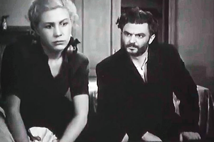 <b>«Молодая гвардия» (1948, актер)</b>
<br><br>
Эта картина Сергея Герасимова стала дебютом в&nbsp;кино не только для&nbsp;Сергея Бондарчука, но и Нонны Мордюковой, Вячеслава Тихонова. В&nbsp;фильме также снималась Инна Макарова: во время съемок она стала второй женой Бондарчука.
