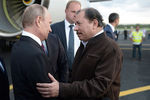 12 июля 2014. Президент России Владимир Путин (слева) и президент Никарагуа Даниэль Ортега во время встречи в аэропорту Манагуа