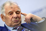 Лауреат Нобелевской премии по физике Жорес Алферов во время сессии в рамках ПМЭФ в Санкт-Петербурге, 2017 год