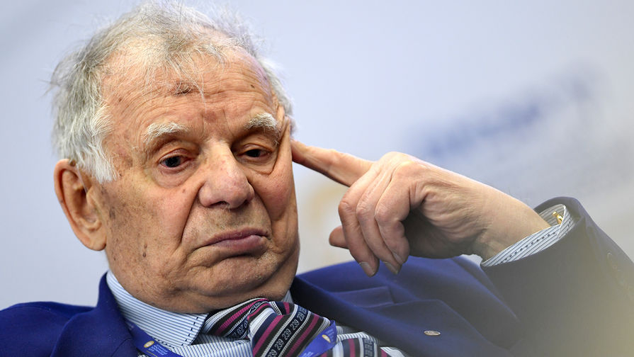 Лауреат Нобелевской премии по&nbsp;физике Жорес Алферов во время сессии в&nbsp;рамках ПМЭФ в&nbsp;Санкт-Петербурге, 2017&nbsp;год